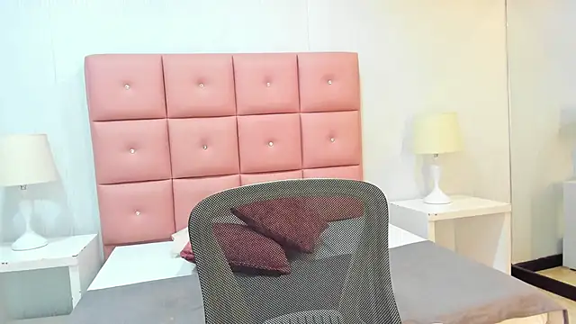 Snapshot of Mhelanny2 chatting on 02.19.25 Mhelanny2 online show from 02.19.25