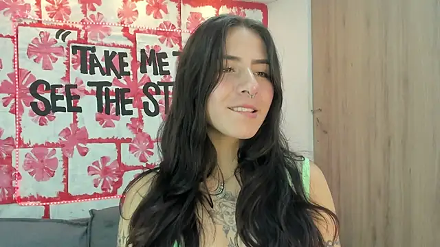 Snapshot of Mhelanny2 chatting on 03.08.25 Mhelanny2 online show from 03.08.25