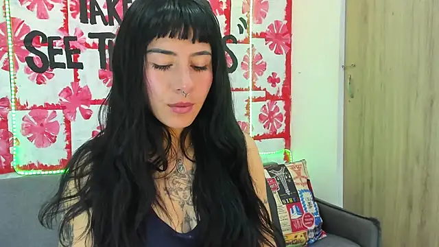 Snapshot of Mhelanny2 chatting on 03.20.25 Mhelanny2 online show from 03.20.25