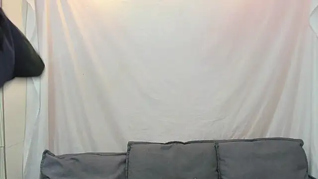Snapshot of Mhelanny2 chatting on 09.18.25 Mhelanny2 online show from 09.18.25