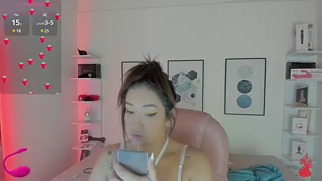 Snapshot of cristal__hot_1 chatting on 01.28.25 cristal  hot 1 online show from 01.28.25