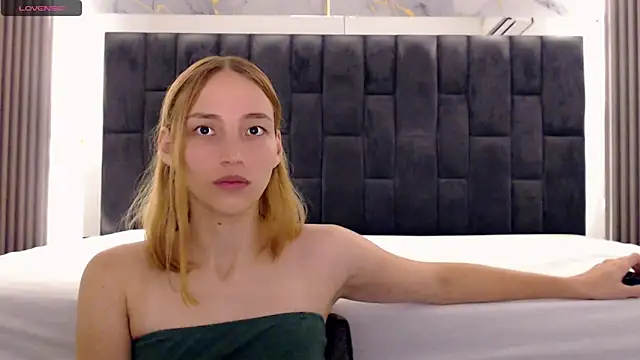 Snapshot of WhiteSun_01 chatting on 02.17.25 WhiteSun 01 online show from 02.17.25