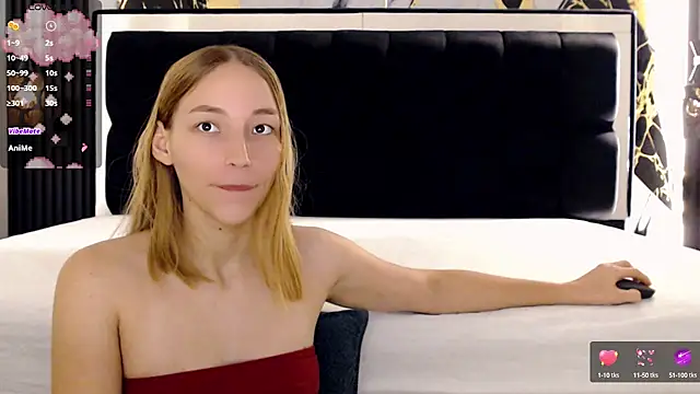 Snapshot of WhiteSun_01 chatting on 03.04.25 WhiteSun 01 online show from 03.04.25