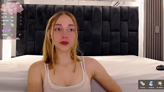 Snapshot of WhiteSun_01 chatting on 03.10.25 WhiteSun 01 online show from 03.10.25