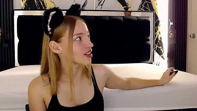 Snapshot of WhiteSun_01 chatting on 03.11.25 WhiteSun 01 online show from 03.11.25