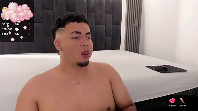 Snapshot of WhiteSun_01 chatting on 10.01.25 WhiteSun 01 online show from 10.01.25