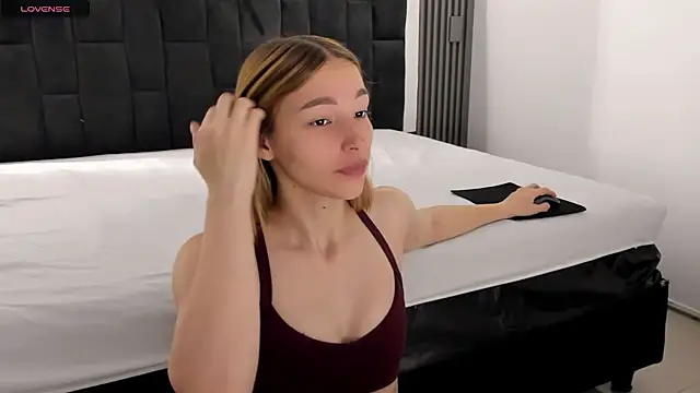 Snapshot of WhiteSun_01 chatting on 11.17.25 WhiteSun 01 online show from 11.17.25