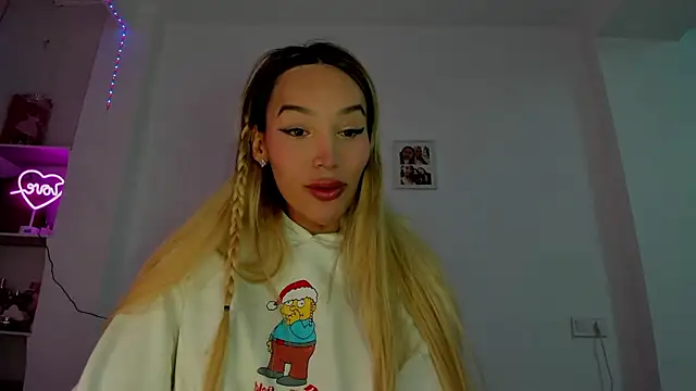 Snapshot of _viioletweekend_ chatting on 01.09.26 viioletweekend online show from 01.09.26