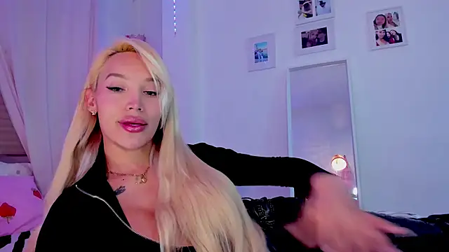 Snapshot of _viioletweekend_ chatting on 01.31.26 viioletweekend online show from 01.31.26