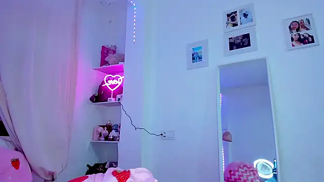 Snapshot of _viioletweekend_ chatting on 02.12.26 viioletweekend online show from 02.12.26