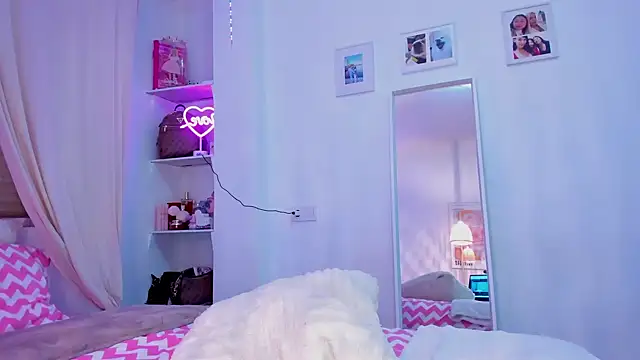 Snapshot of _viioletweekend_ chatting on 03.12.26 viioletweekend online show from 03.12.26