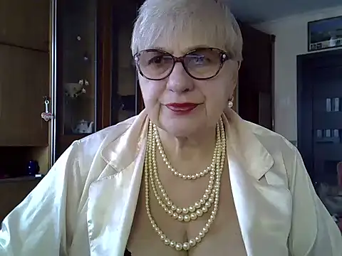 Snapshot of SweetCherry27 chatting on 02.18.25 SweetCherry27 online show from 02.18.25