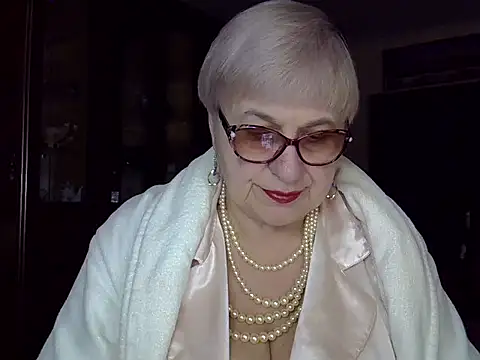 Snapshot of SweetCherry27 chatting on 02.28.25 SweetCherry27 online show from 02.28.25