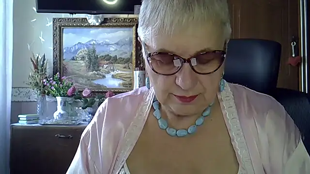 Snapshot of SweetCherry27 chatting on 09.14.25 SweetCherry27 online show from 09.14.25