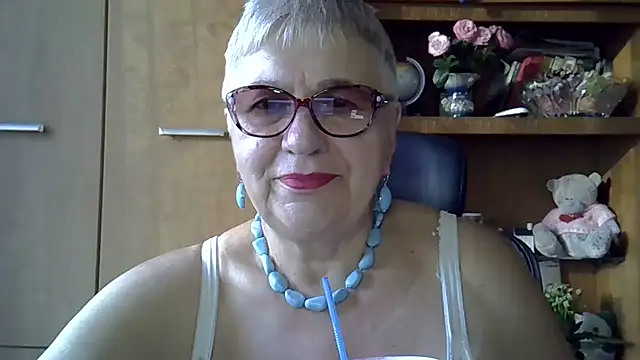Snapshot of SweetCherry27 chatting on 09.16.25 SweetCherry27 online show from 09.16.25