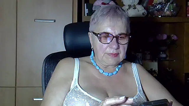 Snapshot of SweetCherry27 chatting on 09.16.25 SweetCherry27 online show from 09.16.25
