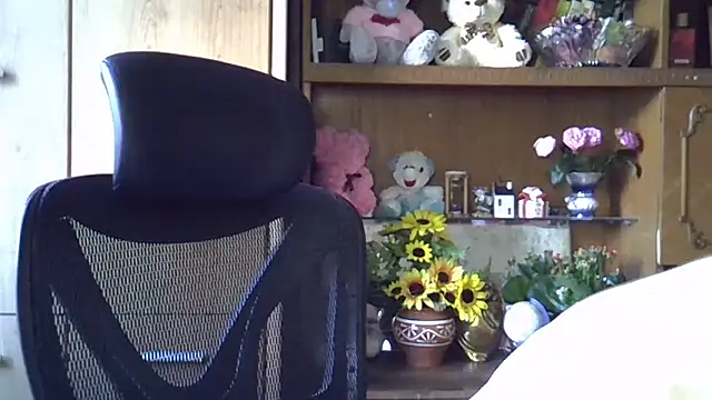 Snapshot of SweetCherry27 chatting on 09.17.25 SweetCherry27 online show from 09.17.25