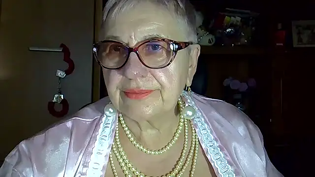 Snapshot of SweetCherry27 chatting on 09.19.25 SweetCherry27 online show from 09.19.25