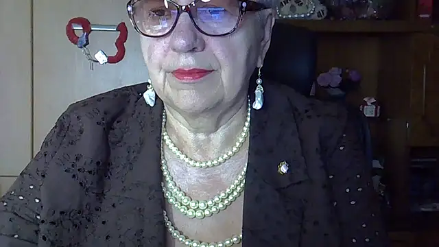 Snapshot of SweetCherry27 chatting on 09.21.25 SweetCherry27 online show from 09.21.25