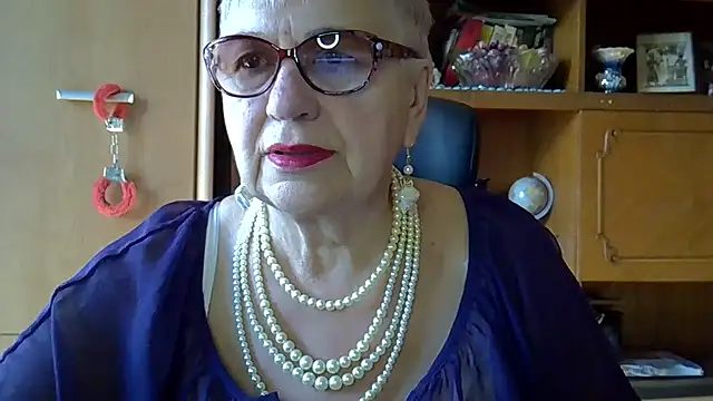 Snapshot of SweetCherry27 chatting on 09.27.25 SweetCherry27 online show from 09.27.25