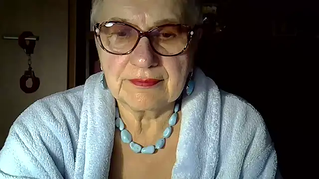Snapshot of SweetCherry27 chatting on 09.29.25 SweetCherry27 online show from 09.29.25
