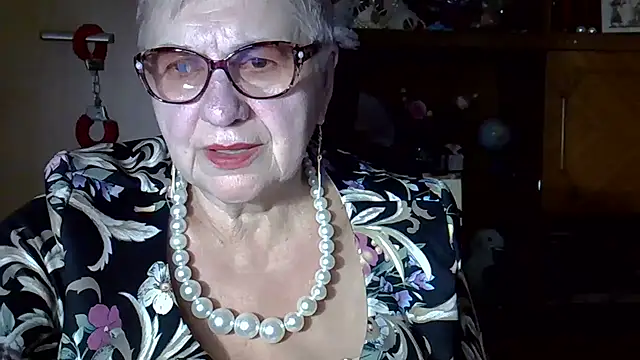 Snapshot of SweetCherry27 chatting on 10.01.25 SweetCherry27 online show from 10.01.25