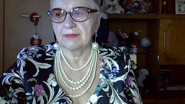 Snapshot of SweetCherry27 chatting on 10.02.25 SweetCherry27 online show from 10.02.25