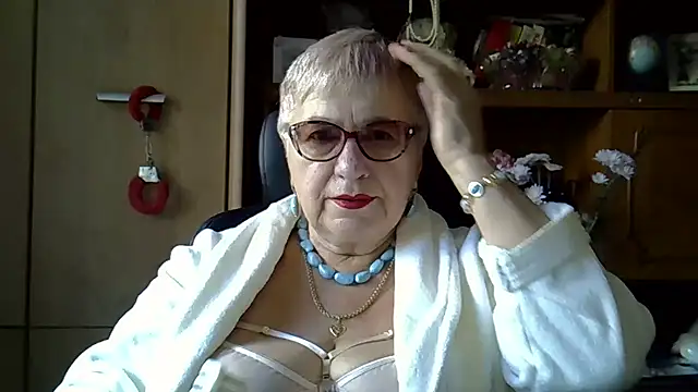 Snapshot of SweetCherry27 chatting on 10.05.25 SweetCherry27 online show from 10.05.25