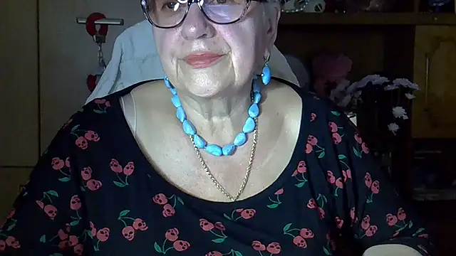 Snapshot of SweetCherry27 chatting on 10.08.25 SweetCherry27 online show from 10.08.25