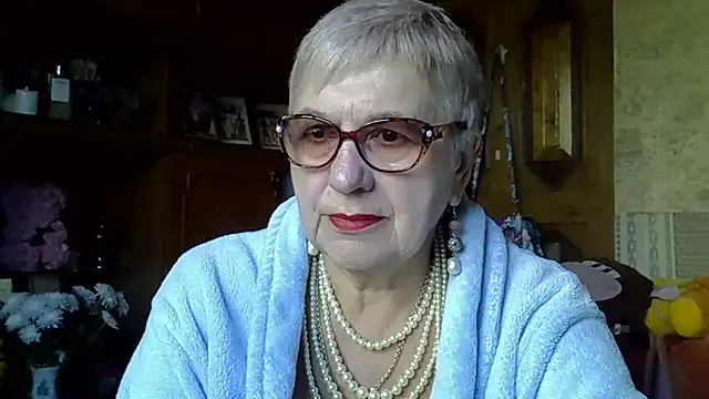 Snapshot of SweetCherry27 chatting on 10.15.25 SweetCherry27 online show from 10.15.25