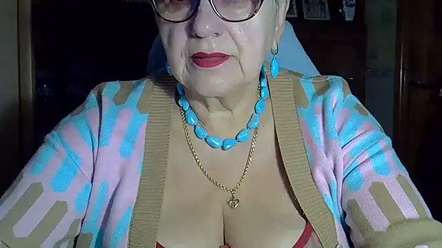 Snapshot of SweetCherry27 chatting on 10.18.25 SweetCherry27 online show from 10.18.25