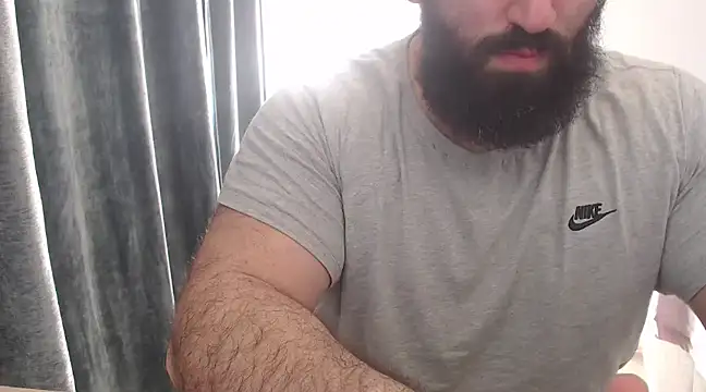 hugemachohandsome online show from 03.04.25