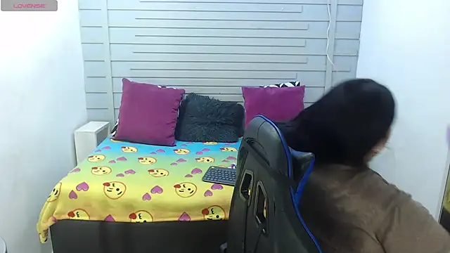 Snapshot of evelin_zaens chatting on 02.09.25 evelin zaens online show from 02.09.25