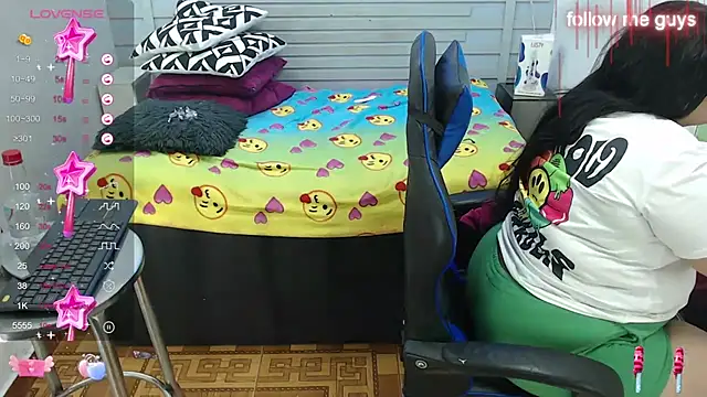 Snapshot of evelin_zaens chatting on 02.14.25 evelin zaens online show from 02.14.25