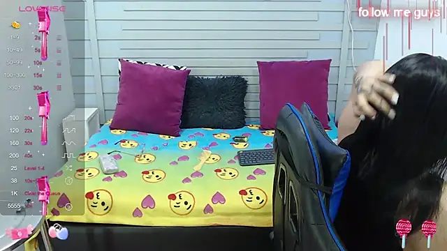 Snapshot of evelin_zaens chatting on 02.17.25 evelin zaens online show from 02.17.25