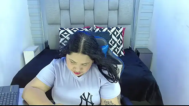 Snapshot of evelin_zaens chatting on 09.16.25 evelin zaens online show from 09.16.25