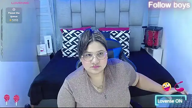 Snapshot of evelin_zaens chatting on 10.14.25 evelin zaens online show from 10.14.25