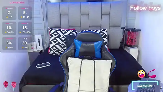 Snapshot of evelin_zaens chatting on 10.18.25 evelin zaens online show from 10.18.25