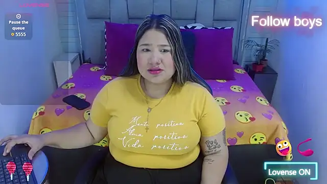 Snapshot of evelin_zaens chatting on 10.30.25 evelin zaens online show from 10.30.25