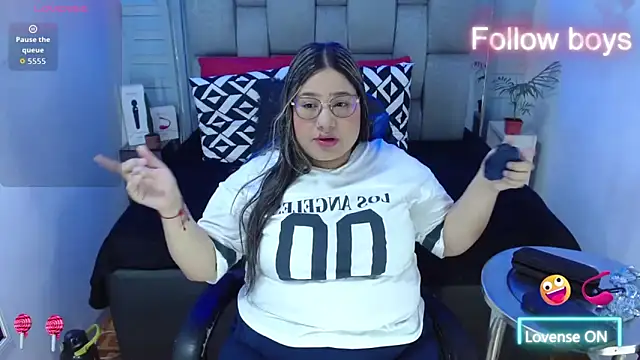 Snapshot of evelin_zaens chatting on 11.13.25 evelin zaens online show from 11.13.25