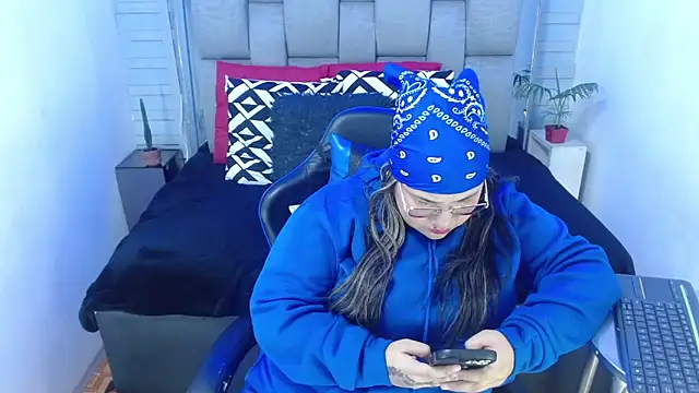 Snapshot of evelin_zaens chatting on 11.23.25 evelin zaens online show from 11.23.25