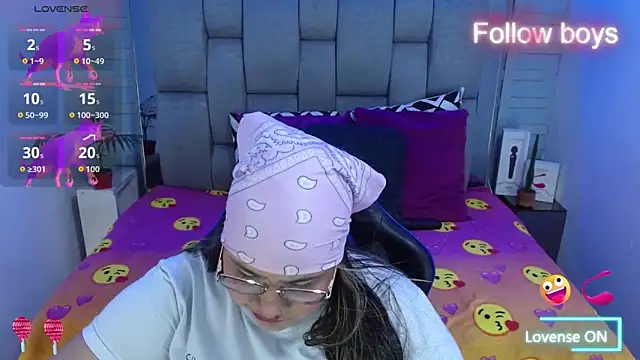 Snapshot of evelin_zaens chatting on 12.14.25 evelin zaens online show from 12.14.25