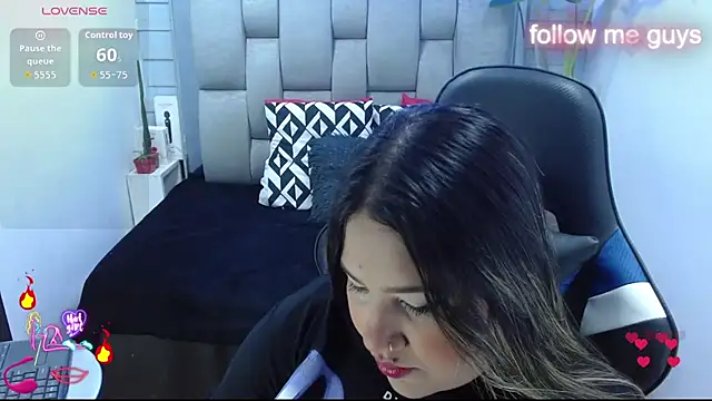 Snapshot of evelin_zaens chatting on 06.26.26 evelin zaens online show from 06.26.26