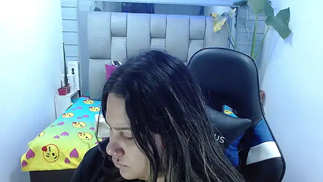 Snapshot of evelin_zaens chatting on 07.18.26 evelin zaens online show from 07.18.26