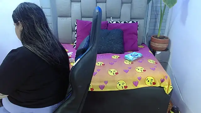 Snapshot of evelin_zaens chatting on 07.22.26 evelin zaens online show from 07.22.26