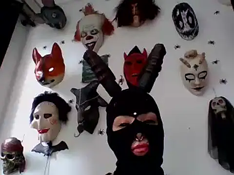 Snapshot of FeticheMacabre chatting on 12.11.24 FeticheMacabre online show from 12.11.24