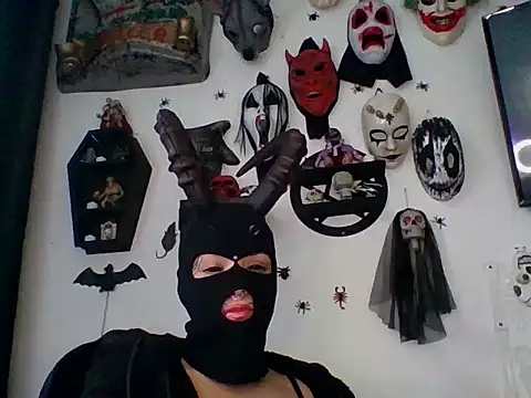 Snapshot of FeticheMacabre chatting on 10.18.25 FeticheMacabre online show from 10.18.25