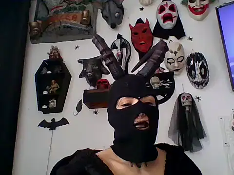 Snapshot of FeticheMacabre chatting on 10.19.25 FeticheMacabre online show from 10.19.25