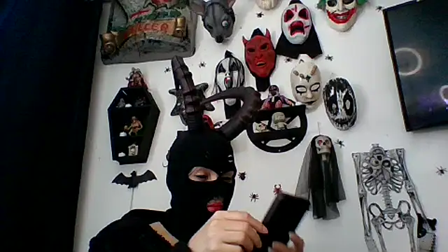 Snapshot of FeticheMacabre chatting on 11.11.25 FeticheMacabre online show from 11.11.25