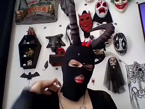 Snapshot of FeticheMacabre chatting on 11.22.25 FeticheMacabre online show from 11.22.25